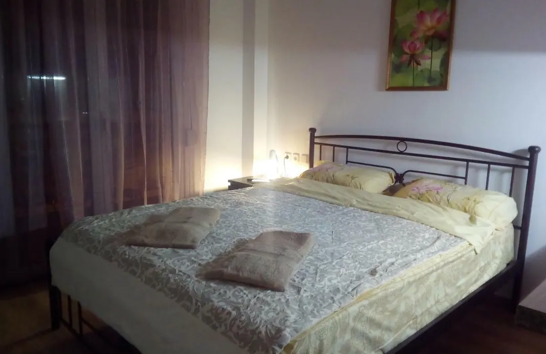 New Studio Next To Metro For 2 People-1